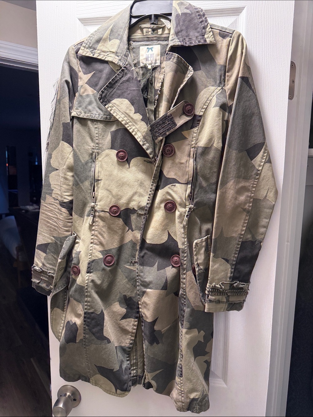 NWOT Y2K Camouflage Double-Breasted Dept Women's Trench Coat - Green Camo Size S